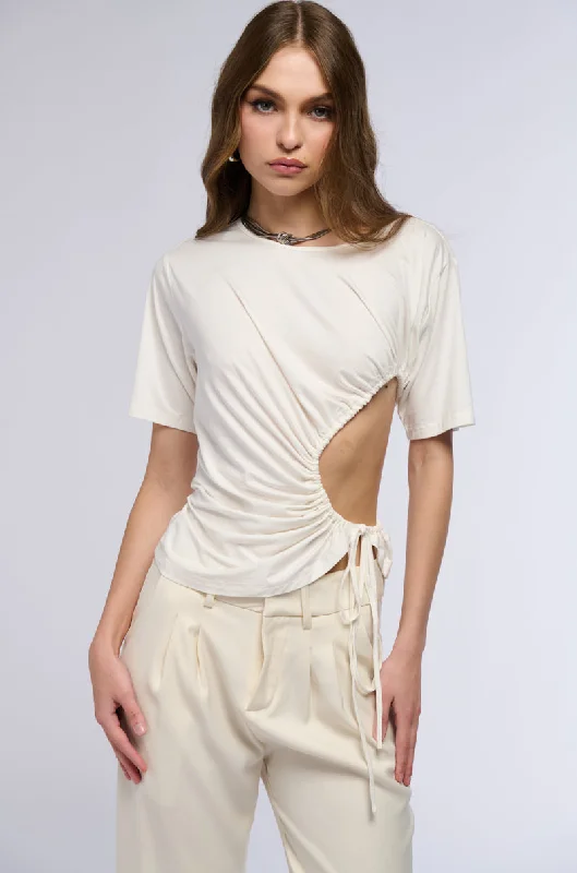 EASY DAY CUT OUT RUCHED T-SHIRT